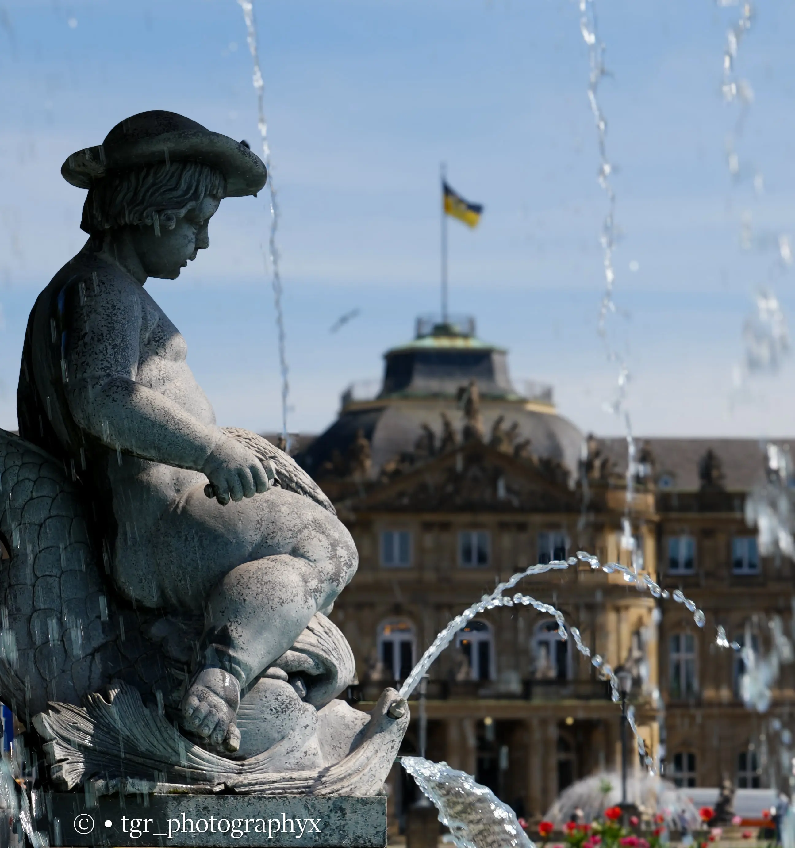 Hochformat des Brunnens am Stuttgarter Schlossplatz